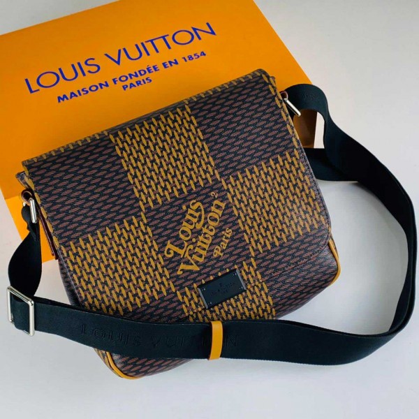 Louis Vuitton District PM YLG