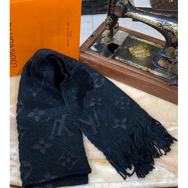 Louis voitton scarf black