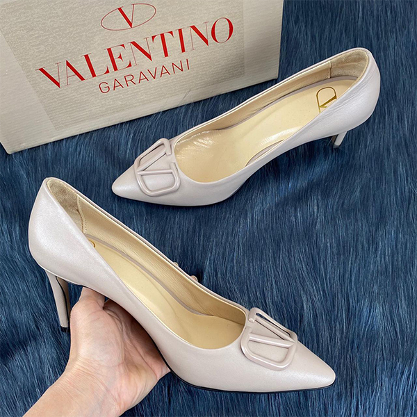 valentino-garavani-vlogo-pumps-1